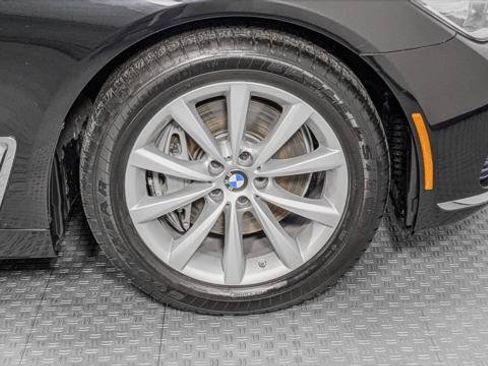Used 2017 BMW 740i RWD image 36