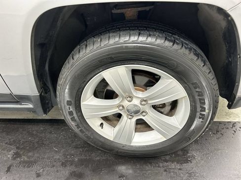 Used 2017 Jeep Compass Latitude AWD/4WD image 8