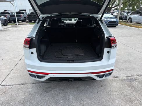 Used 2021 Volkswagen Atlas Cross Sport SE w/ V6 Towing Package FWD image 36