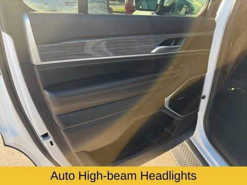 Used 2022 Jeep Wagoneer Series III image 17