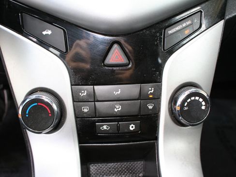 Used 2016 Chevrolet Cruze LT image 14