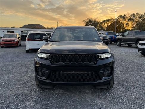 New 2025 Jeep Grand Cherokee Altitude image 24