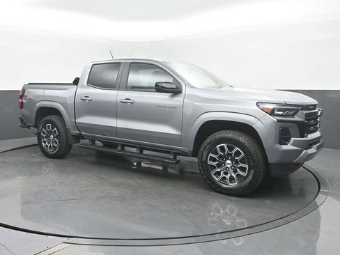 Used 2025 Chevrolet Colorado Z71 w/ Technology Package AWD/4WD image 7