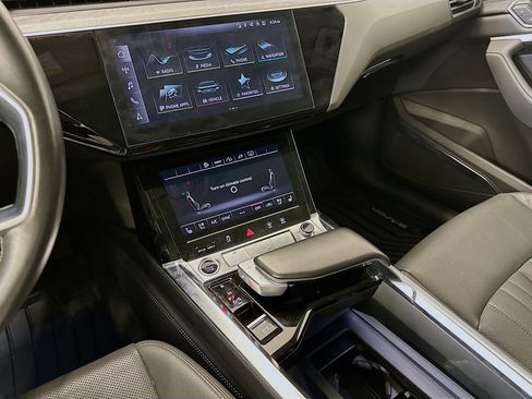 Used 2023 Audi e-tron Premium Plus w/ Premium Plus Package image 26