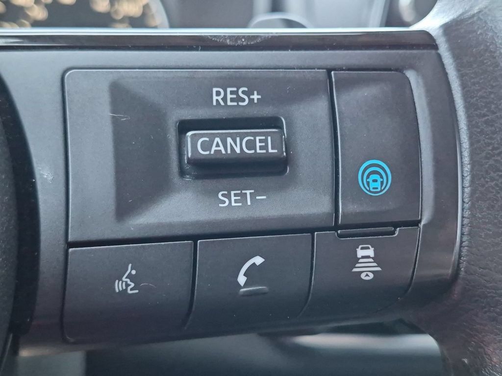Used 2023 Nissan Rogue SV AWD/4WD image 17