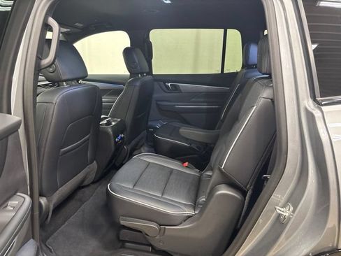 Used 2026 Buick Enclave Sport Touring AWD/4WD image 17