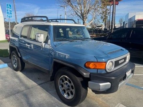 Used 2013 Toyota FJ Cruiser 2WD image 1