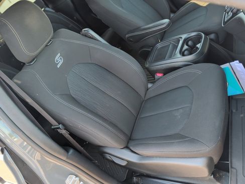 Used 2020 Chrysler Pacifica Touring w/ S Appearance Package FWD image 31