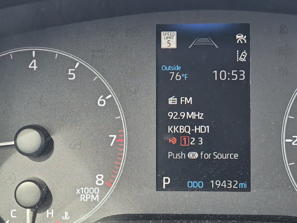Certified 2025 Toyota Corolla Cross LE FWD image 29
