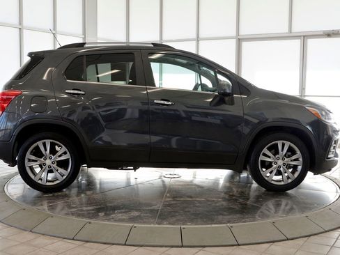 Used 2019 Chevrolet Trax LT w/ Driver Confidence Package image 9