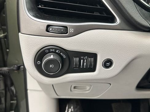 Used 2021 Jeep Cherokee Latitude Lux w/ Sun & Sound Group AWD/4WD image 30