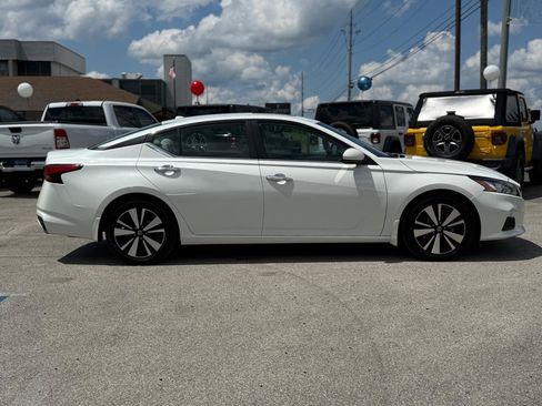 Used 2022 Nissan Altima 2.5 SV w/ SV Premium Package FWD image 5
