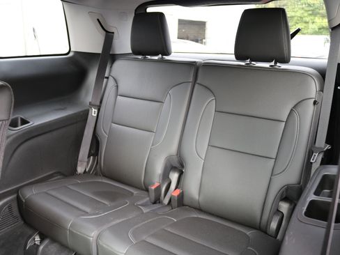 Used 2023 GMC Acadia SLT image 30