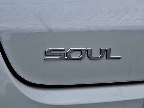Used 2025 Kia Soul LX w/ LX Technology Package FWD image 5