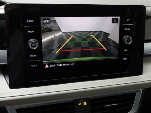 New 2025 Volkswagen Taos SE image 10