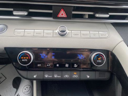 Used 2022 Hyundai Elantra Limited image 21