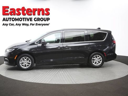 Used 2023 Chrysler Pacifica Touring-L FWD image 61