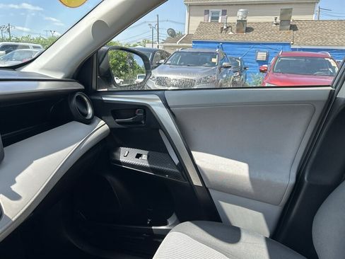 Used 2013 Toyota RAV4 LE AWD/4WD image 10