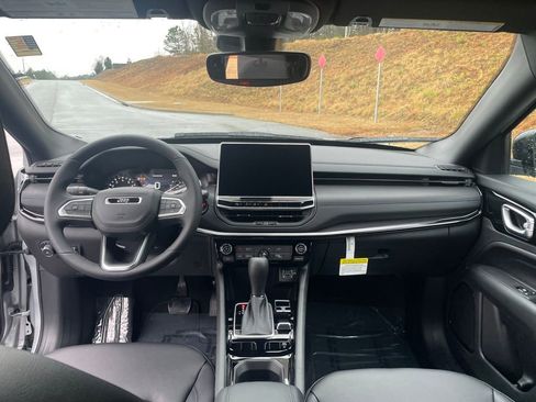 New 2026 Jeep Compass Latitude image 22