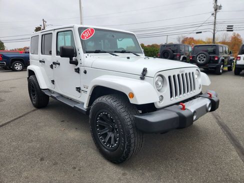Used 2017 Jeep Wrangler Unlimited Sahara w/ Max Tow Package image 18