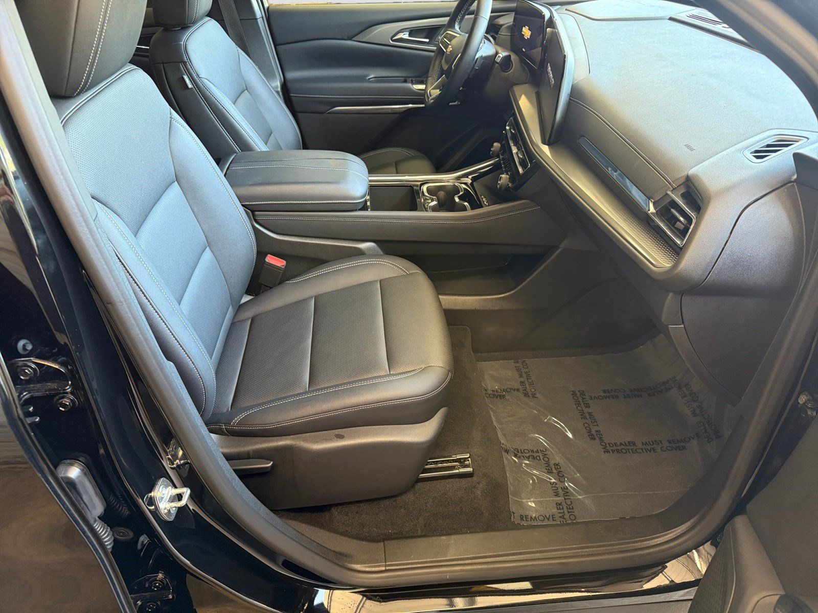 Used 2026 Chevrolet Traverse LT FWD image 12