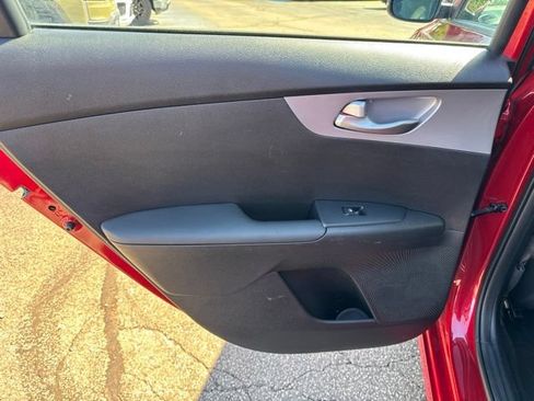 Used 2024 Kia Forte LXS w/ LXS Technology Package FWD image 17