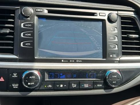 Used 2017 Toyota Highlander XLE AWD/4WD image 17