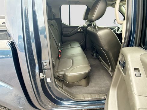 Used 2020 Nissan Frontier PRO-4X image 28