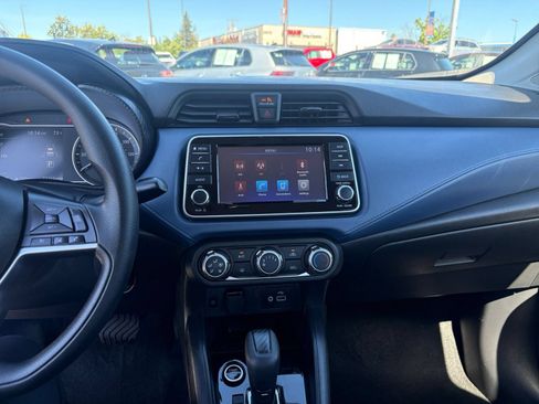 Used 2025 Nissan Versa SV FWD image 17