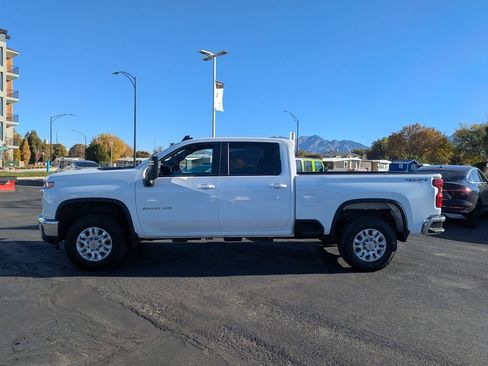Used 2022 Chevrolet Silverado 2500 LT w/ Fleet Comfort Package AWD/4WD image 9