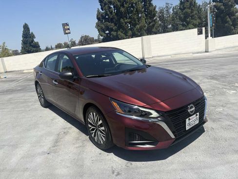 Used 2025 Nissan Altima 2.5 SV FWD image 31