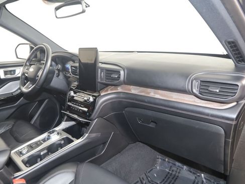 Used 2022 Ford Explorer Platinum w/ Equipment Group 601A AWD/4WD image 44