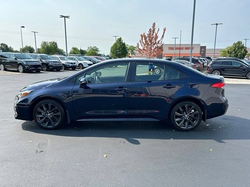 Used 2025 Toyota Corolla SE w/ SE Premium Package FWD image 9