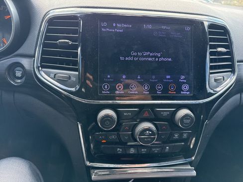 Used 2019 Jeep Grand Cherokee Altitude image 56