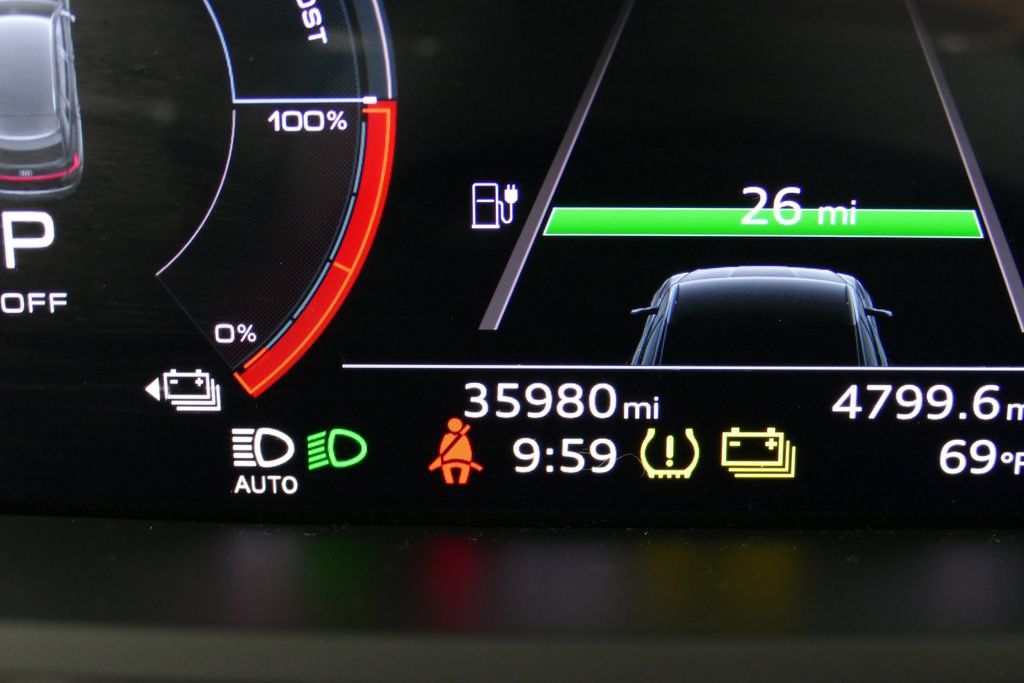 Used 2024 Audi Q8 e-tron Premium Plus w/ Premium Plus Package AWD/4WD image 16