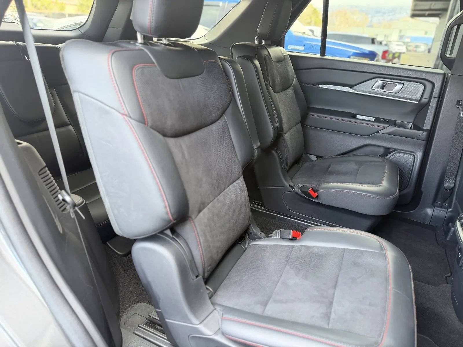 Used 2025 Ford Explorer ST AWD/4WD image 20