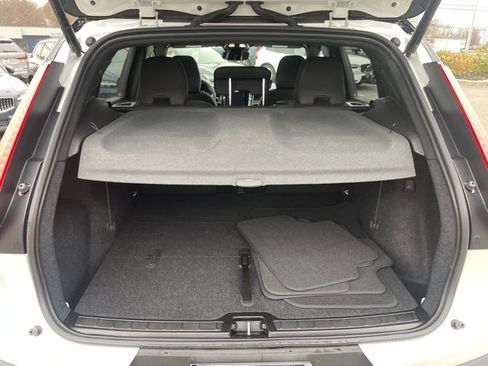 Certified 2023 Volvo XC40 Recharge Ultimate image 9
