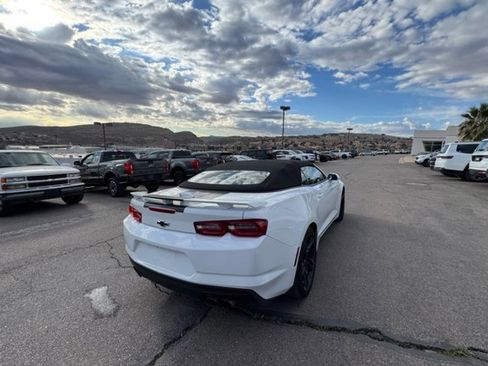 Used 2020 Chevrolet Camaro LT w/ Technology Package image 5