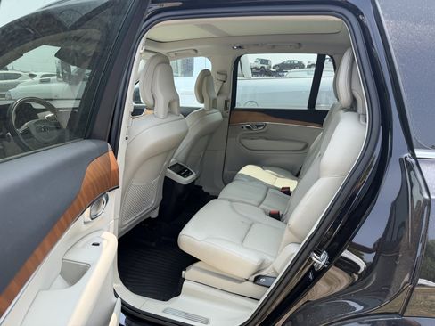 Used 2021 Volvo XC90 T6 Momentum w/ Climate Package AWD/4WD image 17