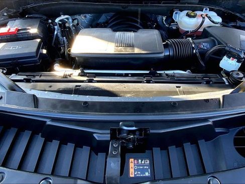 Used 2023 GMC Yukon XL SLT image 9