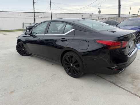 Used 2022 Nissan Altima 2.5 SR w/ Midnight Edition Package FWD image 3
