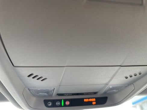 Used 2018 Chevrolet Equinox LT image 19