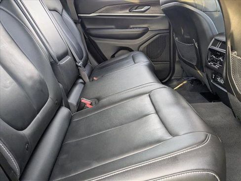 Used 2023 Jeep Grand Cherokee Limited w/ Black Appearance Package image 17