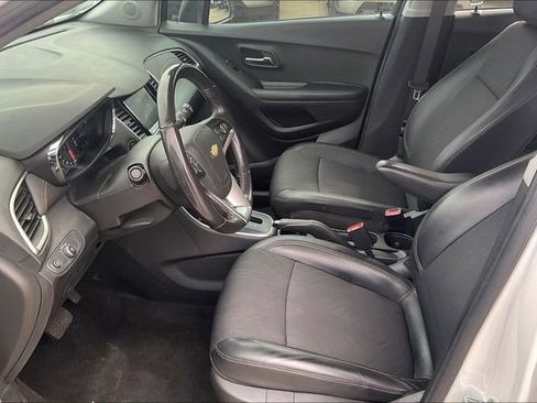 Used 2022 Chevrolet Trax LT w/ Redline Edition AWD/4WD image 15