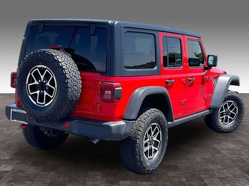 Used 2025 Jeep Wrangler Unlimited Rubicon w/ Convenience Group AWD/4WD image 2