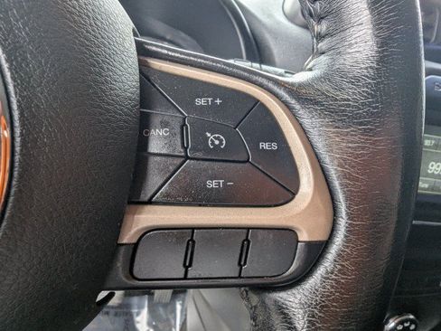 Used 2017 Jeep Renegade Latitude w/ Cold Weather Group AWD/4WD image 14