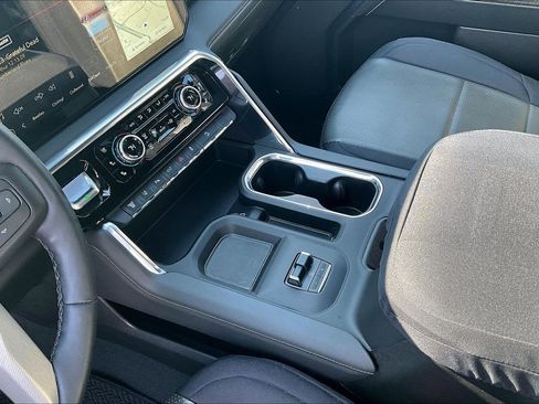 Used 2024 GMC Sierra 2500 Denali w/ Denali Reserve Package image 19