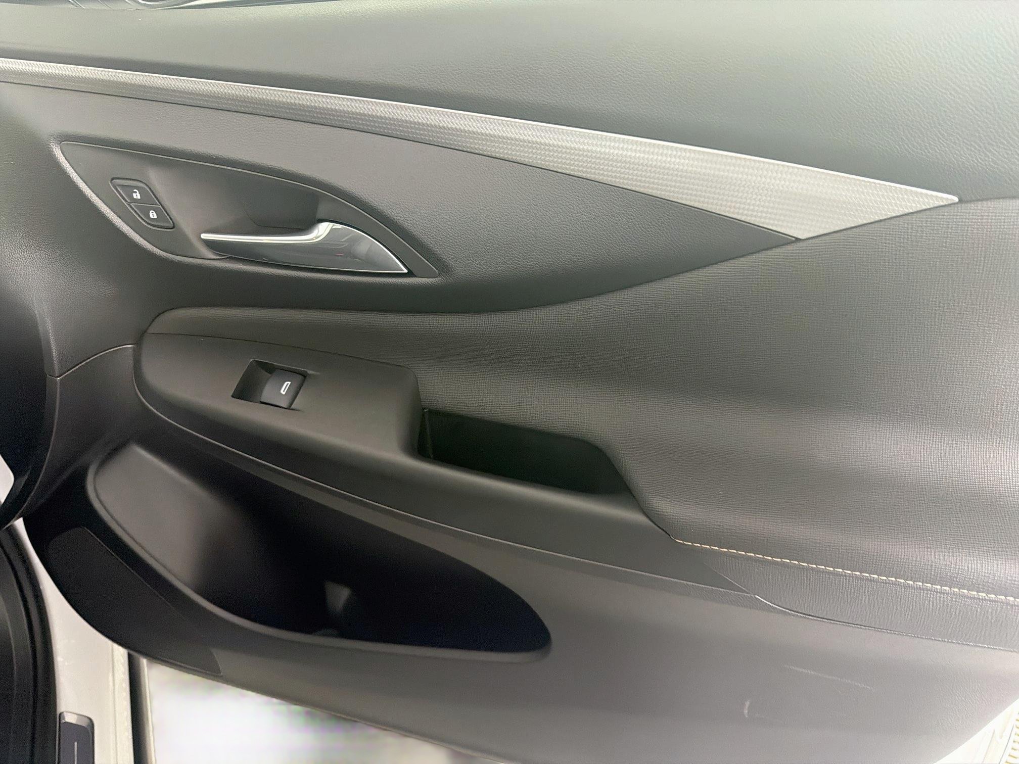 Used 2025 Buick Envista Avenir FWD image 32