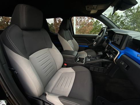 Used 2025 Toyota Tacoma TRD Off-Road image 14