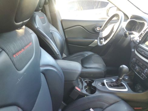 Used 2017 Jeep Cherokee Trailhawk image 8